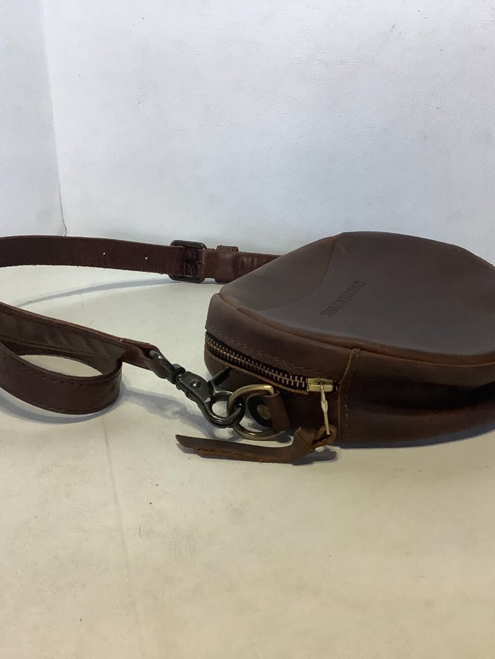 Portland Leather Goods Circle Crossbody Bag Purse Brown 7" - Picture 6 of 10